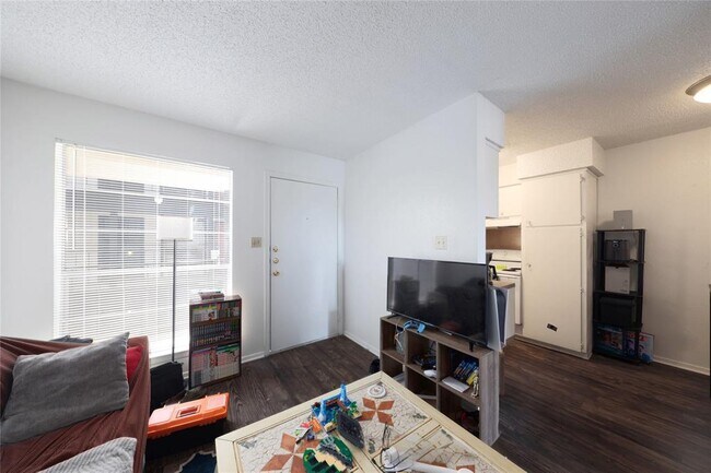 Building Photo - 2803 Hemphill Park