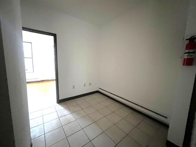 Building Photo - 1409 Grand St