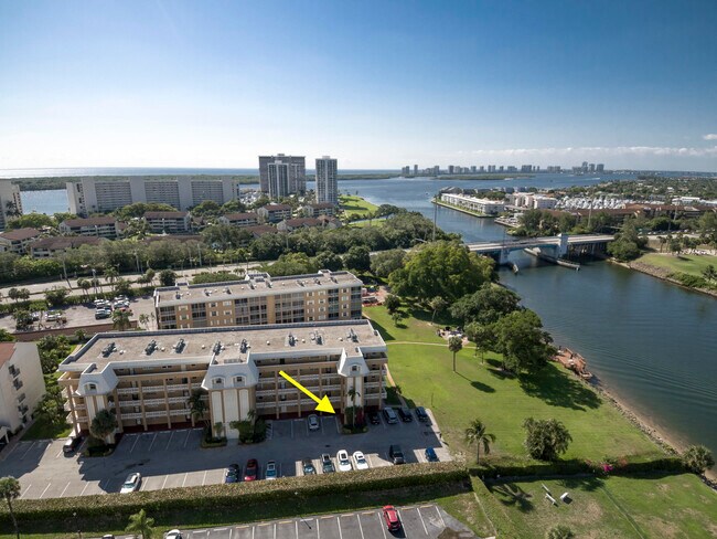 Foto del edificio - 308 Golfview Rd
