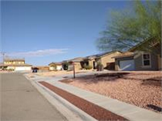Foto del edificio - Coming Soon! Must See!!!! Spacious 4 Bedroom 3 Bath In Desert Knoll Community!!!