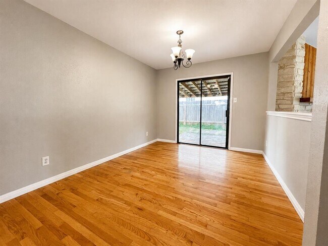Foto del edificio - 3603 Palomar Ln