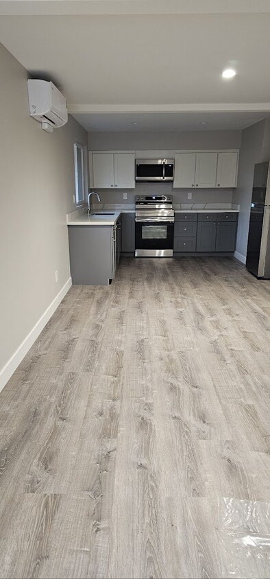 Primary Photo - Spacious and clean with private backyard -...