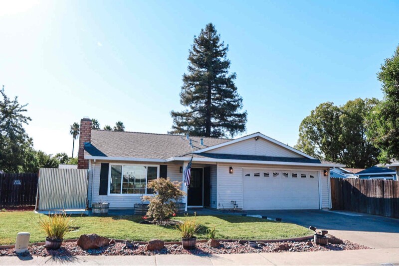 Foto principal - 3404 Red Barn Ct