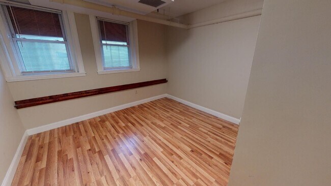 Building Photo - Huge 4bed 2 bath in Heart of Allston! H/HW...