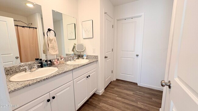 Foto del edificio - 24570 W Cocopah St