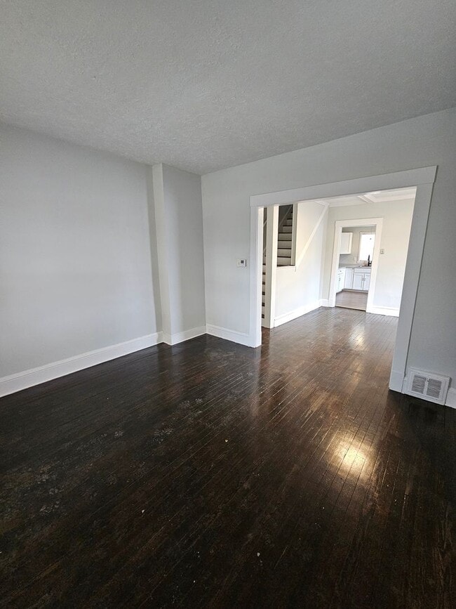 Building Photo - Wakefield7010-7014