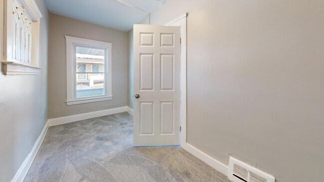 Foto del edificio - Clark / Fulton Area - Single Family Home - 2 Bedroom Apartment