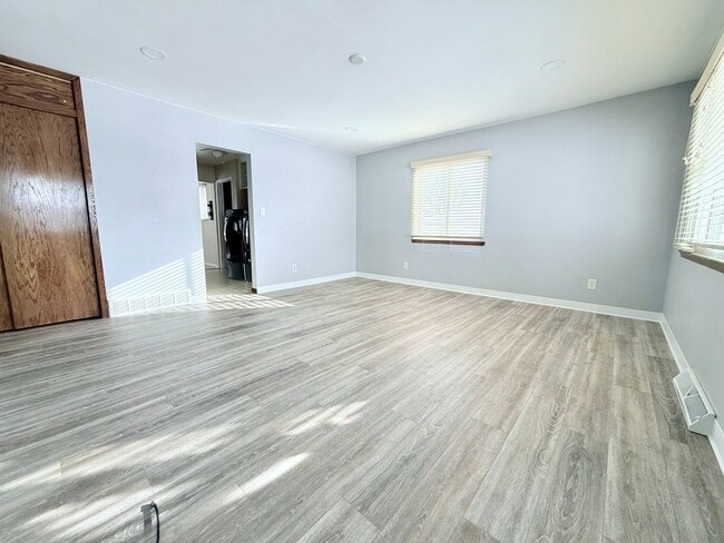 Building Photo - 3-Bed House in Waterloo