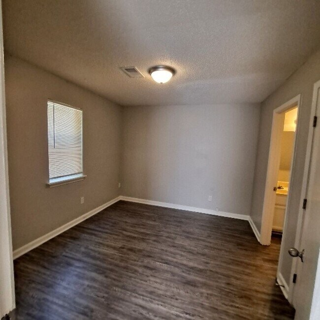 Foto del edificio - 2717 Carnes Ave