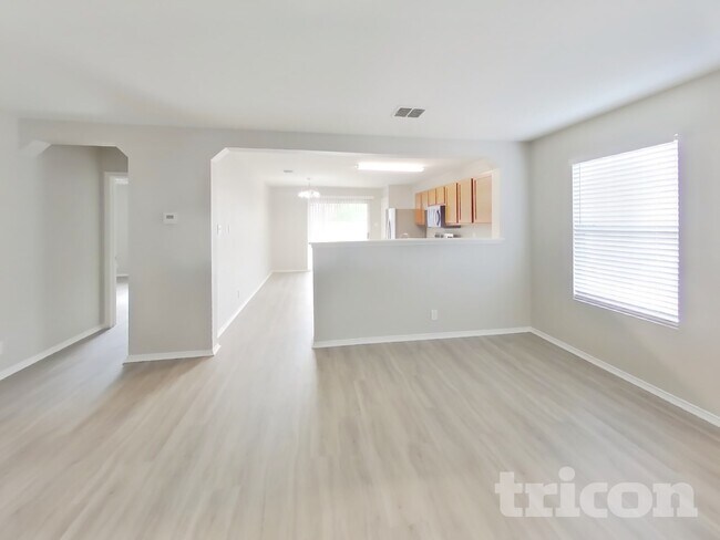 Foto del edificio - 8230 Deer Creek Run