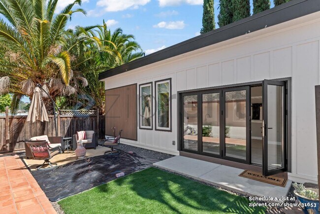 Building Photo - 1005 El Cajon Dr