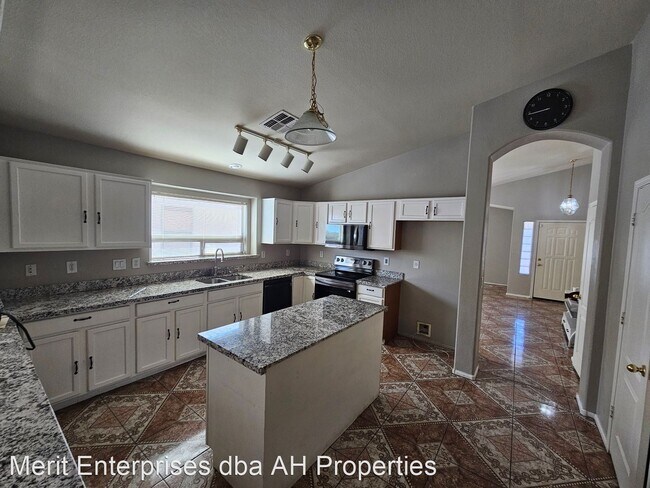 Building Photo - 3 br, 2 bath House - 4806 W VALENCIA DR