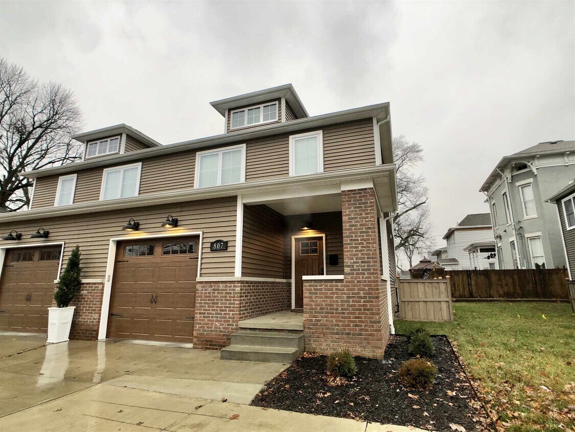 Foto principal - 807 SE 6th St