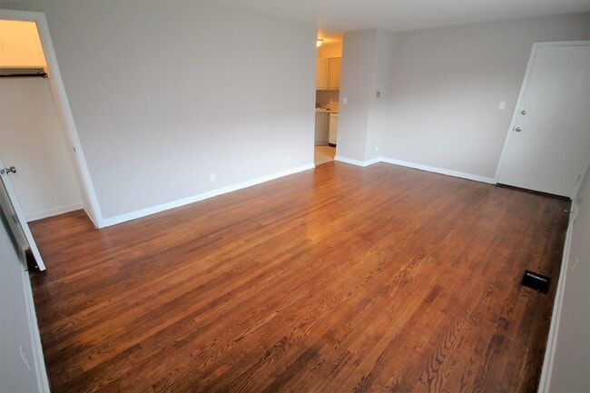 Building Photo - 1 Bedroom- Grandview Area