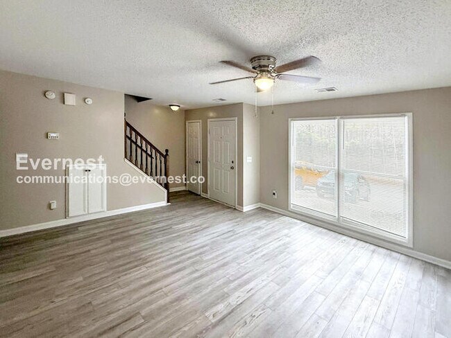 Foto del edificio - 5259 Falling Creek Ln