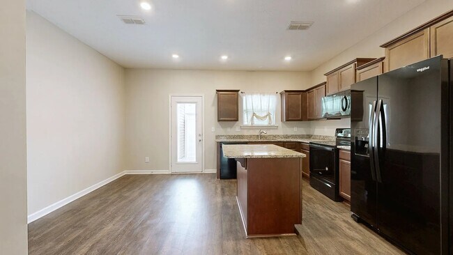 Foto del edificio - 4110 Saddlecreek Way
