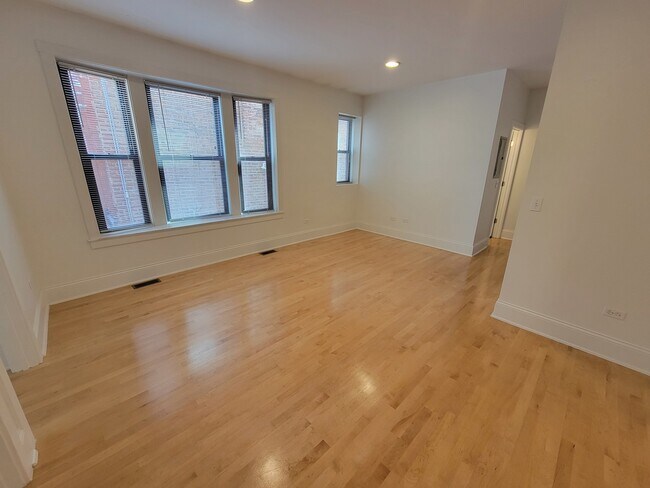 Foto del edificio - 3257 W Pierce Ave