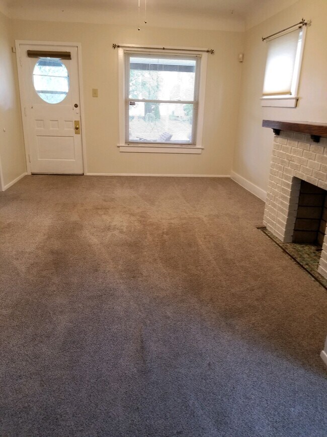 1580 Clarence Ave Unit Down, Lakewood, OH 44107 Apartments in