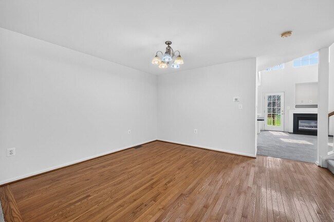 Foto del edificio - 335 Wheatfield Cir