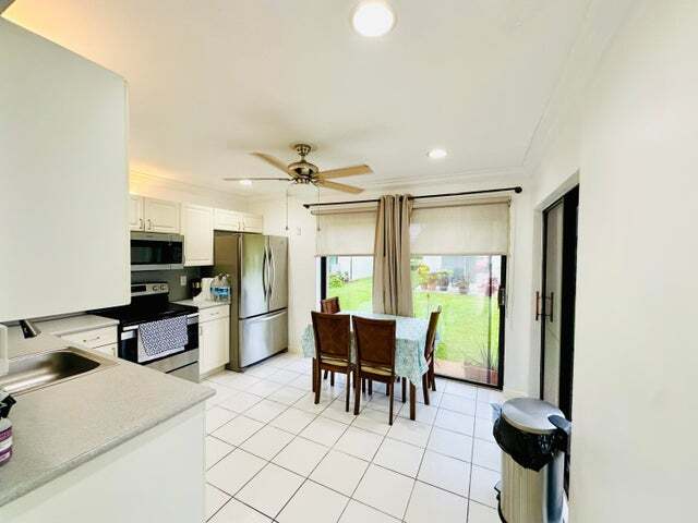Building Photo - 5077 Forsythia St
