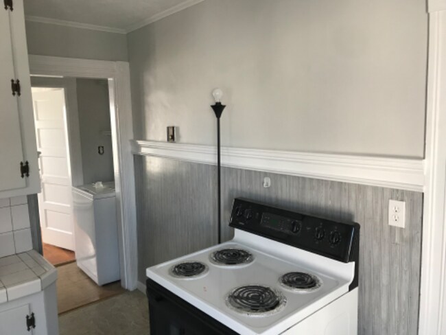 Foto del edificio - 574 Cilley Rd