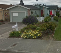 Building Photo - 467 Vivienne Dr