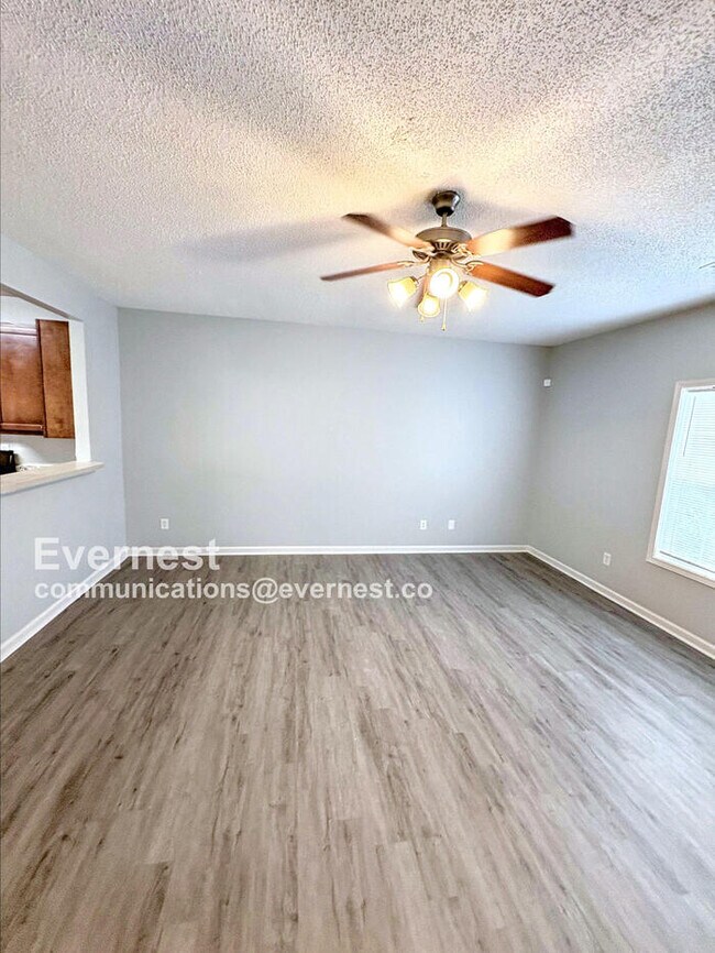 Foto del edificio - 8619 Thomas Rd