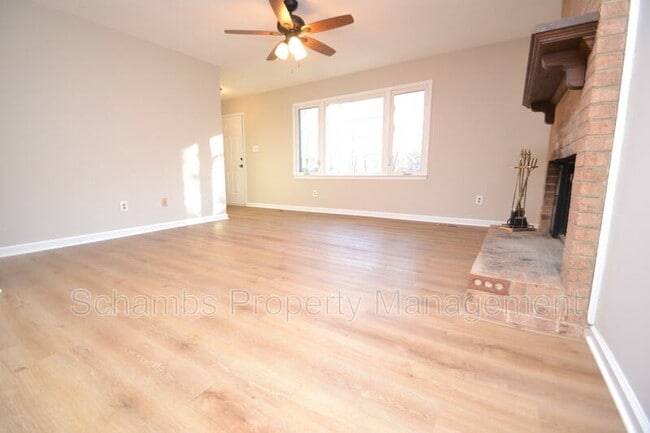 Building Photo - 110 Coorsdale Dr