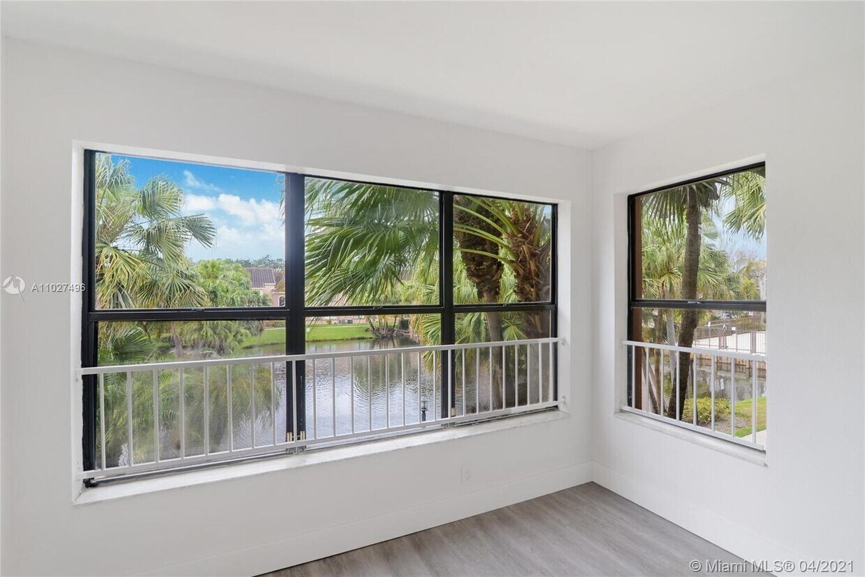 Foto principal - 2926 S University Dr