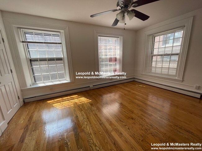 Building Photo - 22 Joy St