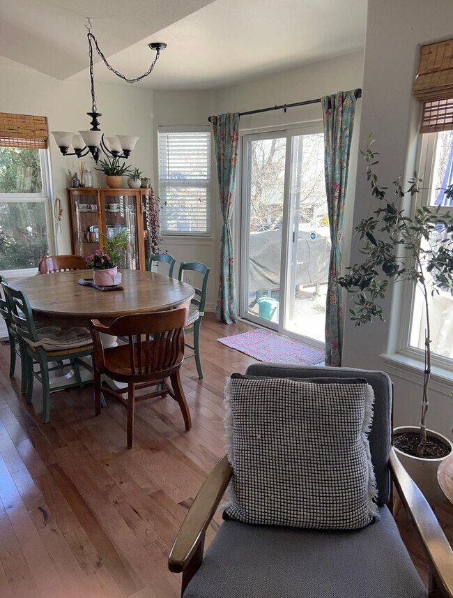 Foto del edificio - Beautiful 5 Bed 3 Bath in NE Fort Collins!