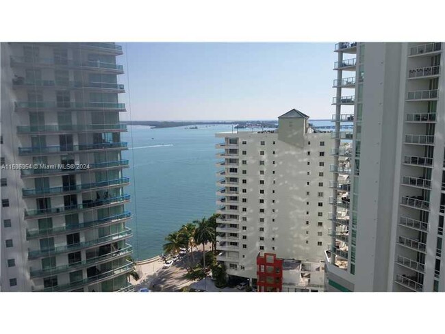 Foto del edificio - 1300 Brickell Bay Dr