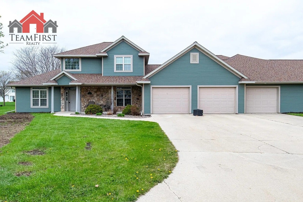 Primary Photo - 180 E River Dr
