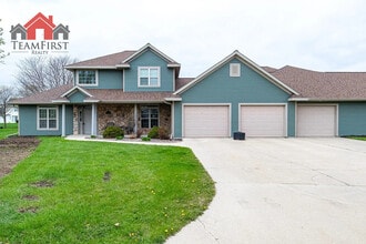 Building Photo - 180 E River Dr