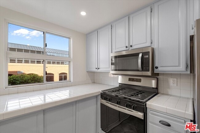 Building Photo - 235 Main St