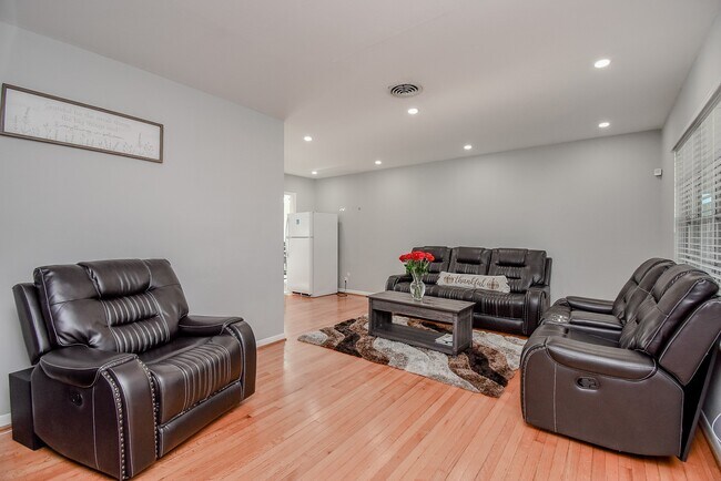 Foto del edificio - 6817 Hendon Ln