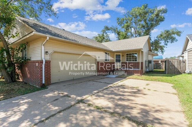 Photo - 5 N Hopper Dr (Goddard, KS) House