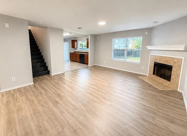 Building Photo - Room in House on Shallow Creek Dr