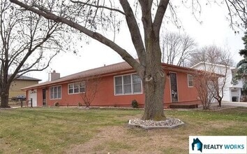 Building Photo - 5501 S 38th St