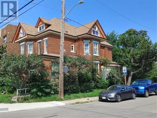 Photo du bâtiment - 15 Sherman Ave S