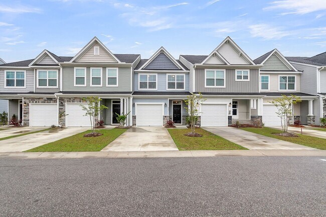 Building Photo - Move-In Ready Home in the Heart of Goose Creek