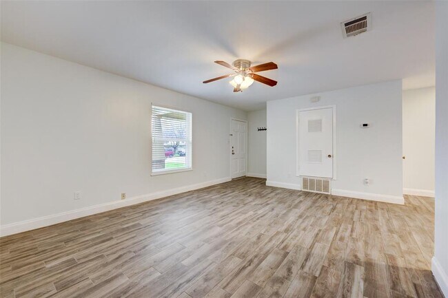 Foto del edificio - 2701 St Edwards Cir