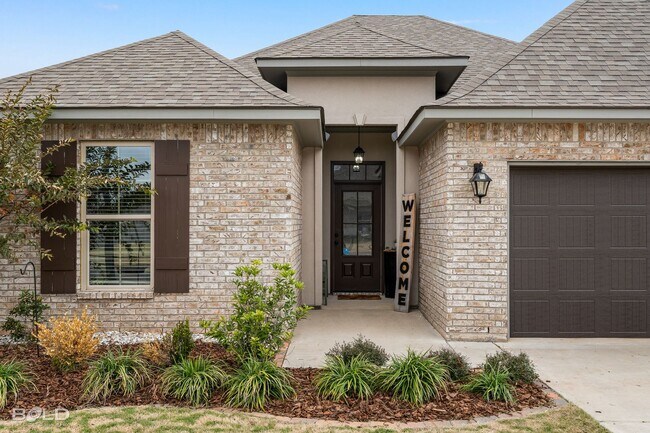 Building Photo - Check Out this 3 bed 2 bath!!