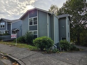 Building Photo - 811 Blueberry Ln