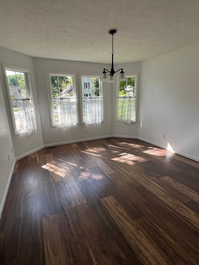 Dining Area - 214 W Sixteenth St