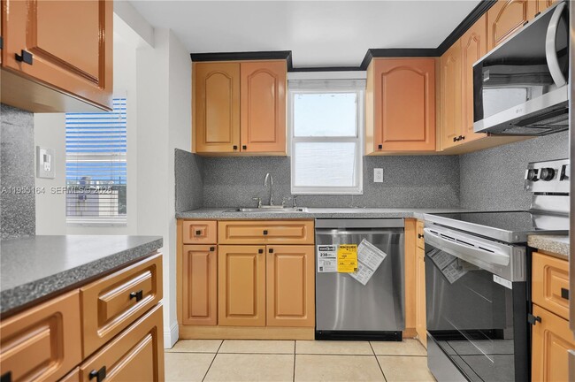 Building Photo - 4141 Nautilus Dr