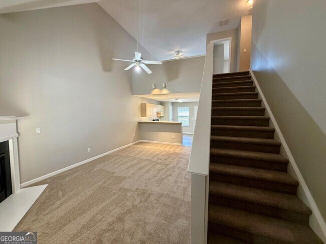 Foto del edificio - 15 Lakeside Cir