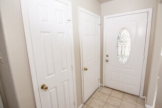 Building Photo - 2611 Ashington Dr