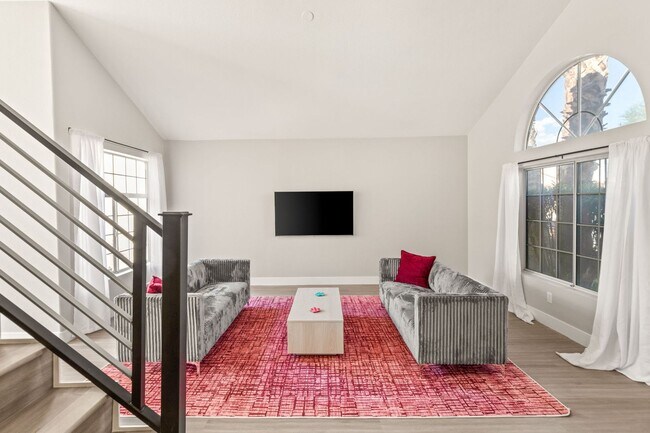 Foto del edificio - FURNISHED 5 BEDROOM HOME IN 89074