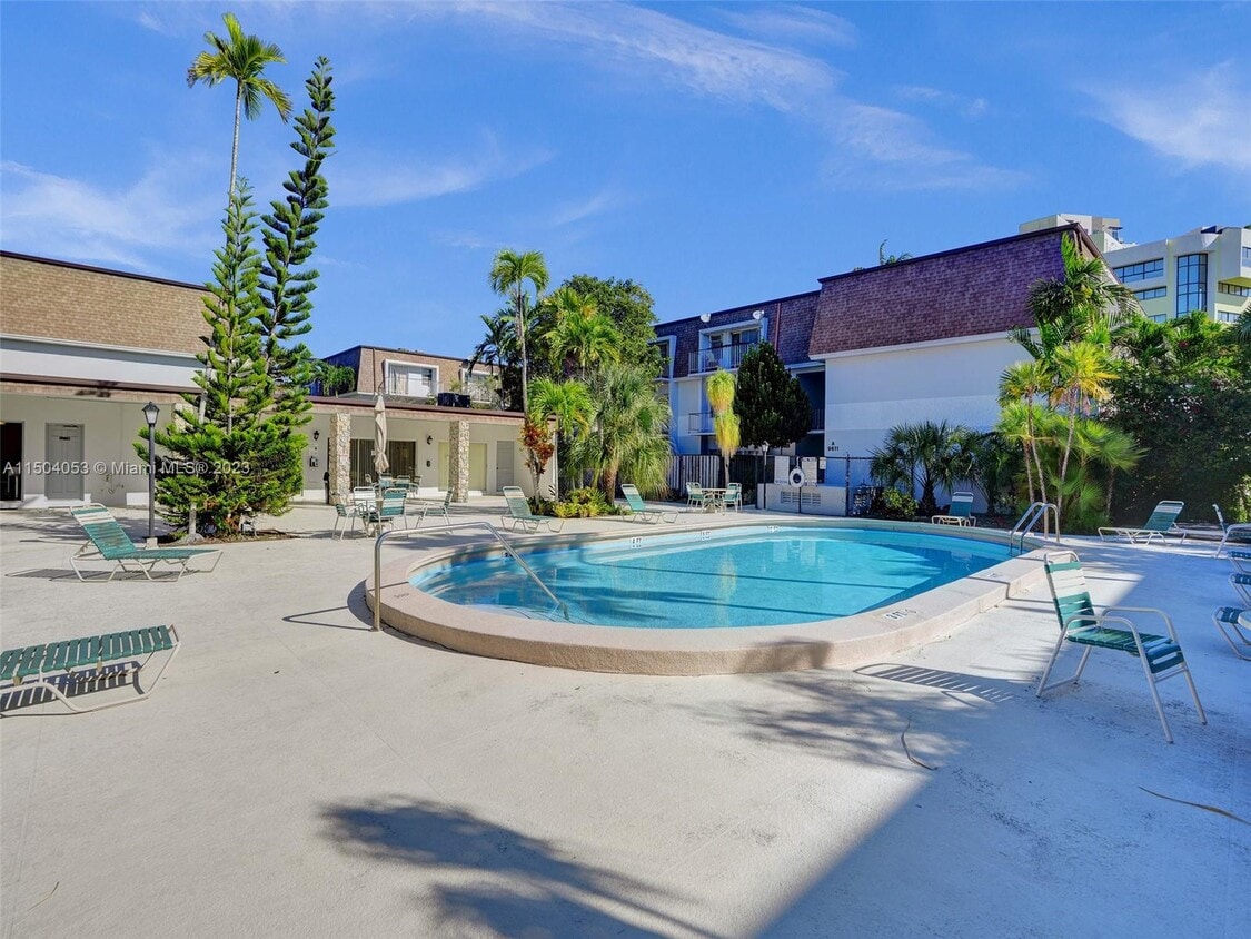 9611 SW 77th Ave Unit 102A, Miami, FL 33156 Condo for Rent in Miami, FL
